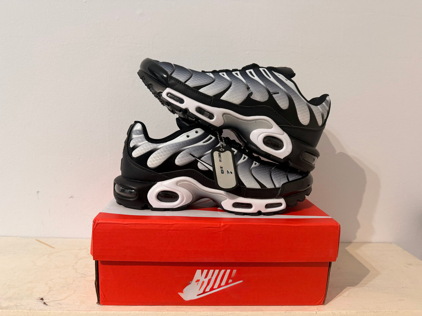 TN Negro y blanco