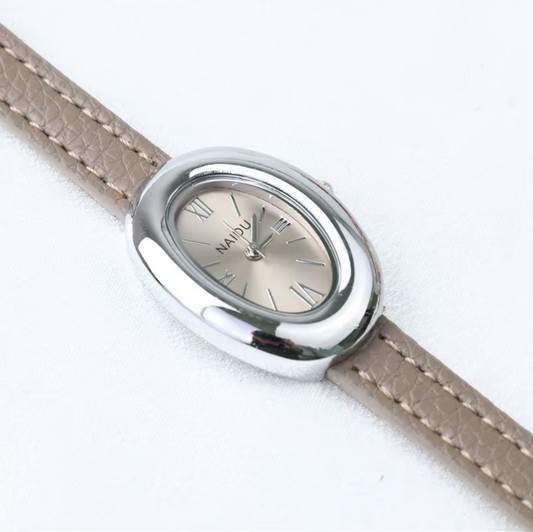 Reloj Ovalado con Correa de Piel Marrón